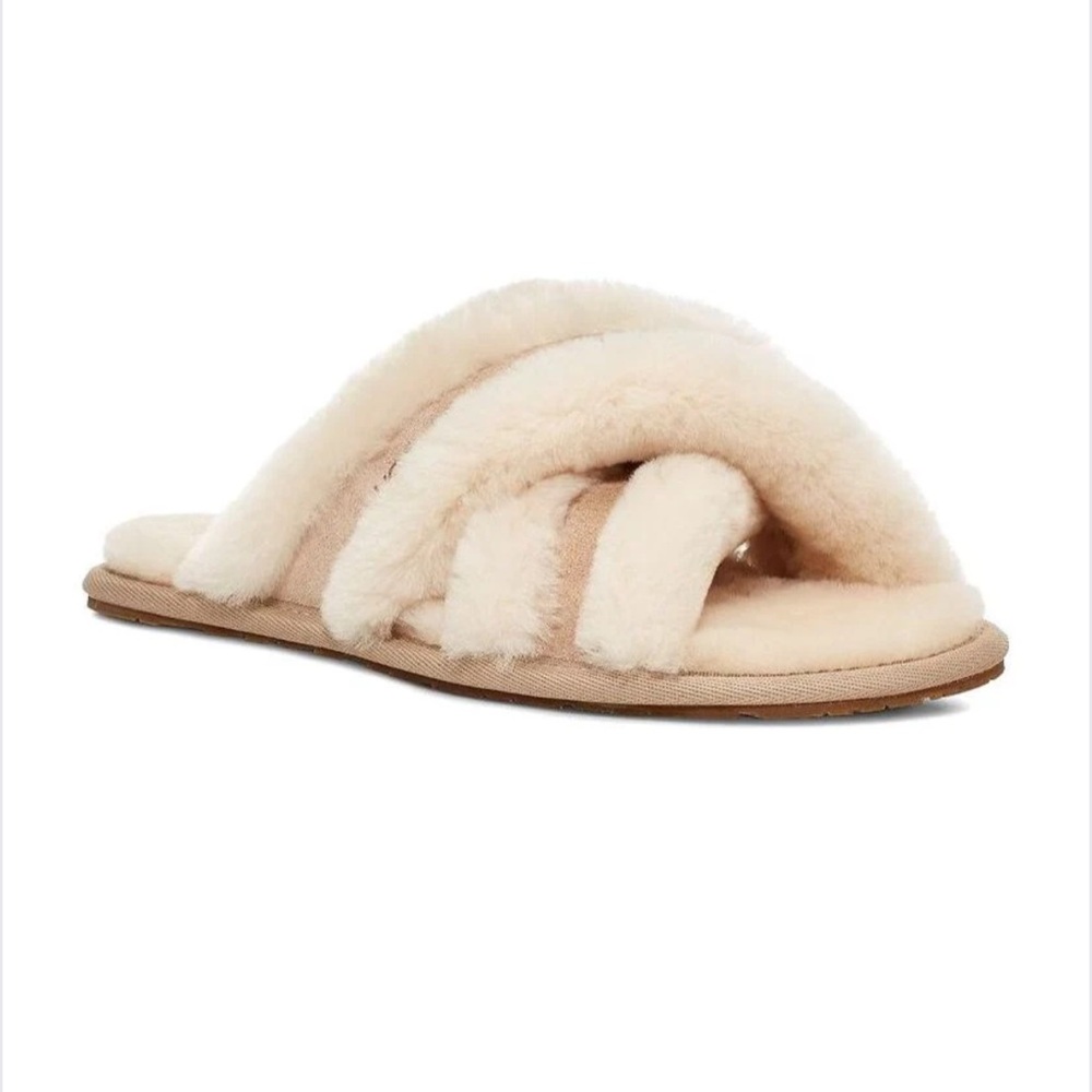 UGG Scuffita Slippers in Sand